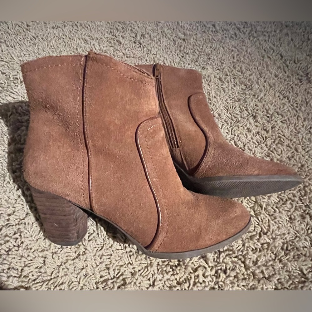 G.H. Bass & Co Brown Healed Bootie Size 6.5